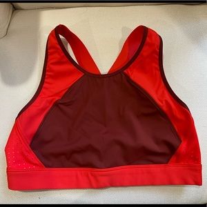 Athleta Workout Outfit Large too Large 7/8 Salutation pant with side pockets.